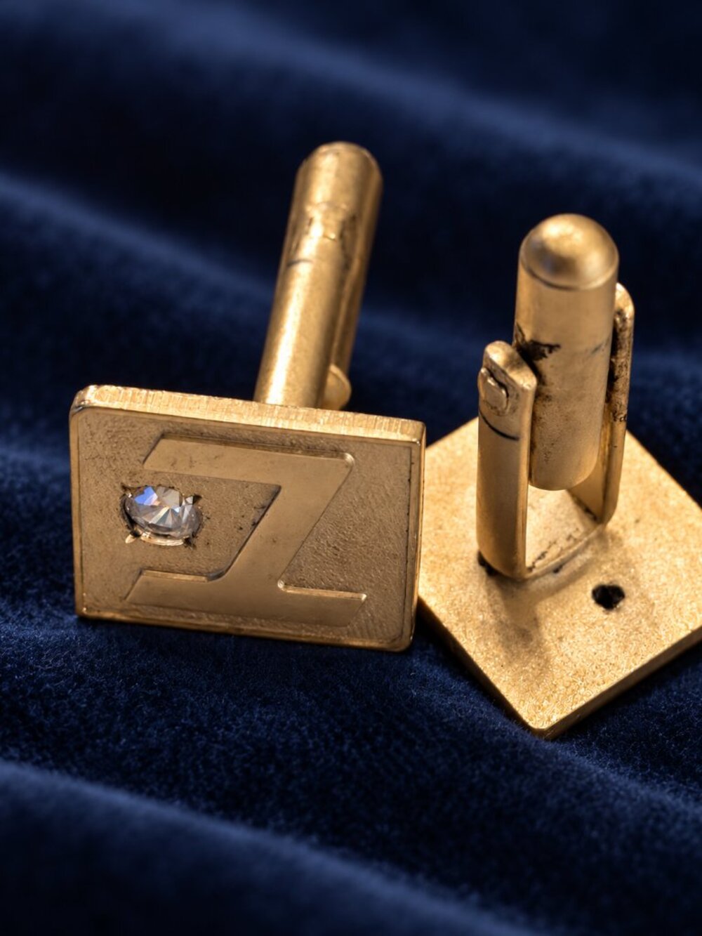Vintage Gold-Tone “Z” Cufflinks with Clear Rhinestone Accents